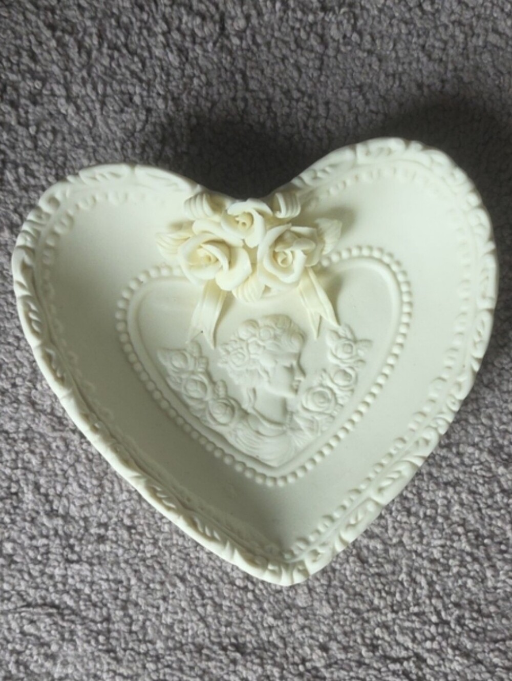 Heart Shaped Decorative Dish with Cameo and Roses - Cream